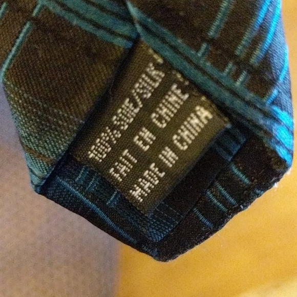 Men's Tie - Picture 3 of 3